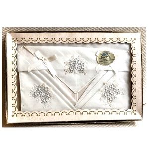 NEW Vintage Lovely Handkerchiefs - 3